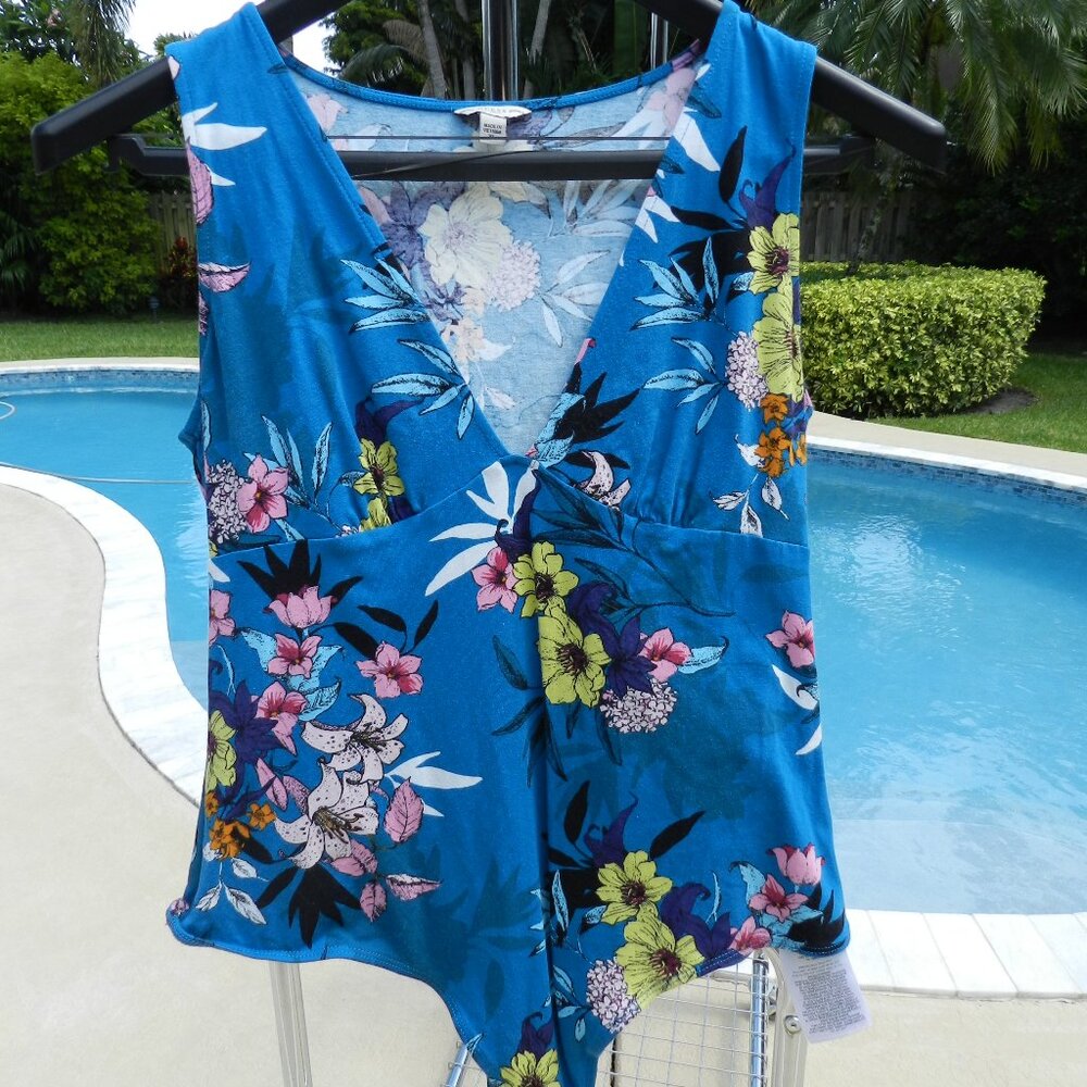 GUESS Jenny Thong Bodysuit – Size X-Large – Teal Floral V-Neck